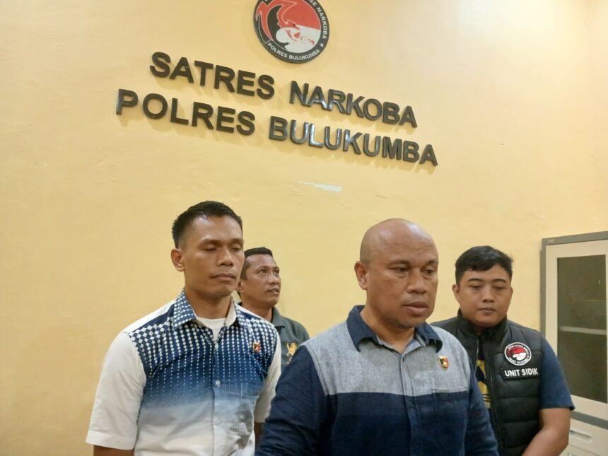 Polres Bulukumba menangkap 13 orang tersangka dan mengungkap 11 kasus penyalahgunaan narkotika selama pelaksanaan Operasi Antik 2025, Jumat (4/7/2025).