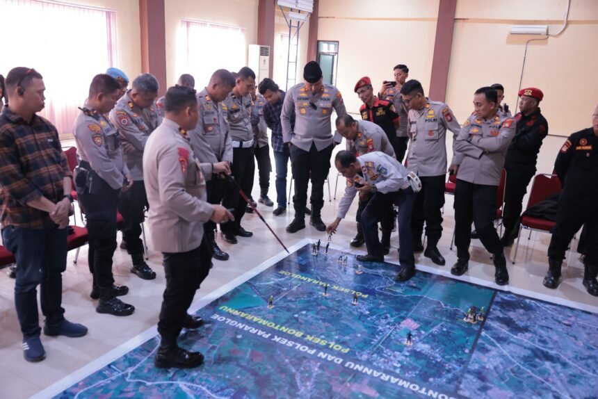 Kegiatan simulasi taktis jelang Festival Beautiful Malino 2025 di Aula Rewako Wicaksana Laghawa Polres Gowa.