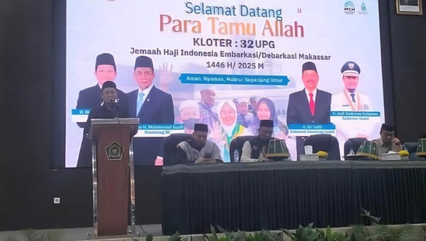 Rombongan haji kloter 32 embarkasi Makassar tiba di tanah air, (4/7/2025).