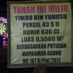 Lokasi dalam somasi berbeda dari pasar malam yang saat ini beroperasi—hanya bersebelahan.