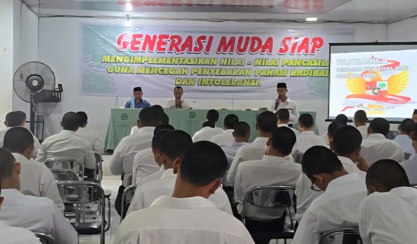 Kegiatan implementasi nilai-nilai Pancasila guna mencegah penyebaran paham radikal dan intoleransi kepada para santri Pesantren Ar-Raudlatul Hasanah, Medan, Sabtu, 5 Juli 2025.