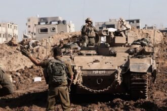 Surat kabar berbahasa Ibrani Maariv sebut operasi militer Israel di Gaza sebagai "kegagalan besar," Juli 2025.