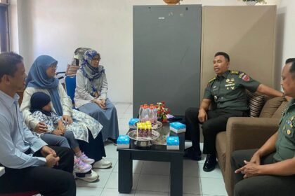 Komando Hubungan Daerah Militer (Hubdam) XIV/Hasanuddin melakukan kunjungan silaturahmi ke Universitas Negeri Makassar (UNM) pada Selasa, 1 Juli 2025.