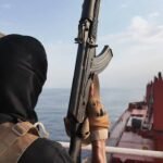 Pemerintah Yaman menyatakan pelarangan kapal yang terkait Israel melintasi Laut Merah dan Laut Arab, Juli 2025.