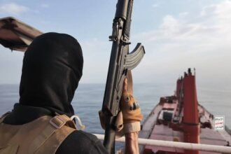 Pemerintah Yaman menyatakan pelarangan kapal yang terkait Israel melintasi Laut Merah dan Laut Arab, Juli 2025.