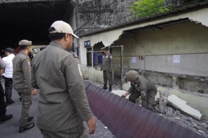 Penertiban di Ujung Tanah, bangunan liar di atas fasum dibongkar, Juli 2025.