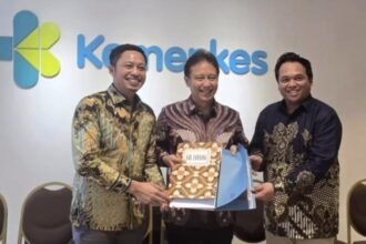Pemerintah Kabupaten Enrekang menyerahkan langsung sejumlah usulan dan aspirasi masyarakat kepada Menteri Kesehatan Republik Indonesia, Juli 2025.