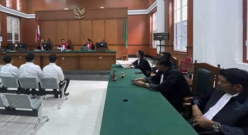Kasus korupsi proyek pembangunan perpipaan air limbah Kota Makassar Zona Barat Laut (Paket C) tahun anggaran 2020–2021 dengan nilai kontrak sebesar Rp68 miliar, tiga terdakwa divonis penjara, (10/7/2025).