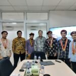 Keterangan Foto: Presidium Ristek PP PMKRI bersama tim pengembang dan Direktur PT. Perkasa Pilar Utama, Tan Gwan An (tengah), usai rapat koordinasi pengembangan aplikasi PMKRI Center di kantor PT. Perkasa Pilar Utama, Jakarta Utara, Sabtu (12/7/2025).