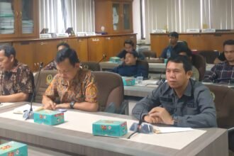 Suasana Rapat Dengar Pendapat (RDP) di Kantor DPRD Sulsel, Kamis (10/7/2025), membahas kondisi jalan rusak di jalur Sabbang–Rongkong–Seko, Luwu Utara.
