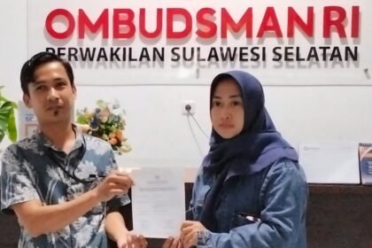 Tanty Rudjito, korban kekerasan fisik dan kehilangan hak asuh atas anak kandungnya melapor ke Ombudsman RI Perwakilan Sulawesi Selatan, (15/7/2025).
