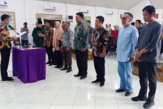 Bupati Enrekang lantik lima Penjabat Desa, Jumat (25/7/2025) di Pendopo Rumah Jabatan Bupati.