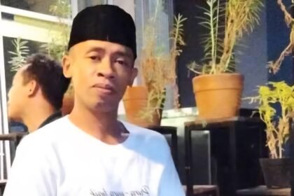 Fandi Nacikit, Masyarakat Adat Buru.