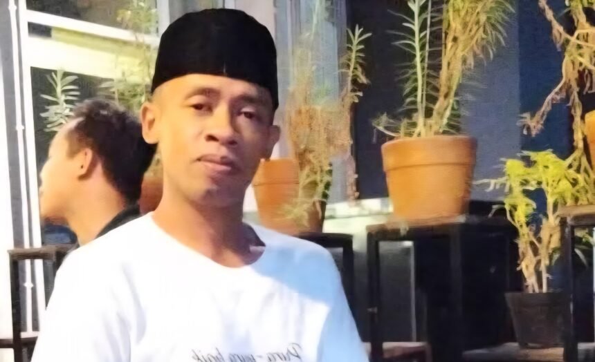 Fandi Nacikit, Masyarakat Adat Buru.