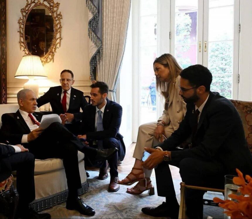Foto wajah Netanyahu yang putus asa dirilis di AS setelah diberi pengarahan tentang operasi Hamas malam ini Netanyahu dijadwalkan bertemu dengan Trump dalam waktu satu jam.