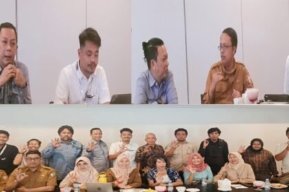 Para peserta forum diskusi Swakelola Tipe III berfoto bersama usai kegiatan yang digelar di Cafe Agung, Makassar, Selasa (5/8/2025). Forum ini diinisiasi oleh Indonesia AIDS Coalition, PKBI Sulawesi Selatan, dan Yayasan Kerti Praja untuk mendorong kemitraan strategis antara OMS dan pemerintah dalam penanggulangan HIV-AIDS.