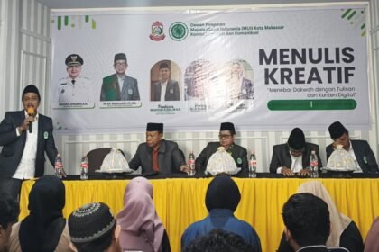MUI Makassar menggelar workshop menulis kreatif untuk dakwah digital yang berlangsung dua hari, Sabtu dan Minggu, 9–10 Agustus 2025, di Kantor MUI Kota Makassar, Jalan Tarakan No.115B. Tampak Ketua panitia, Anwar Sanusi memberikan sambutan dalam acara tersebut.