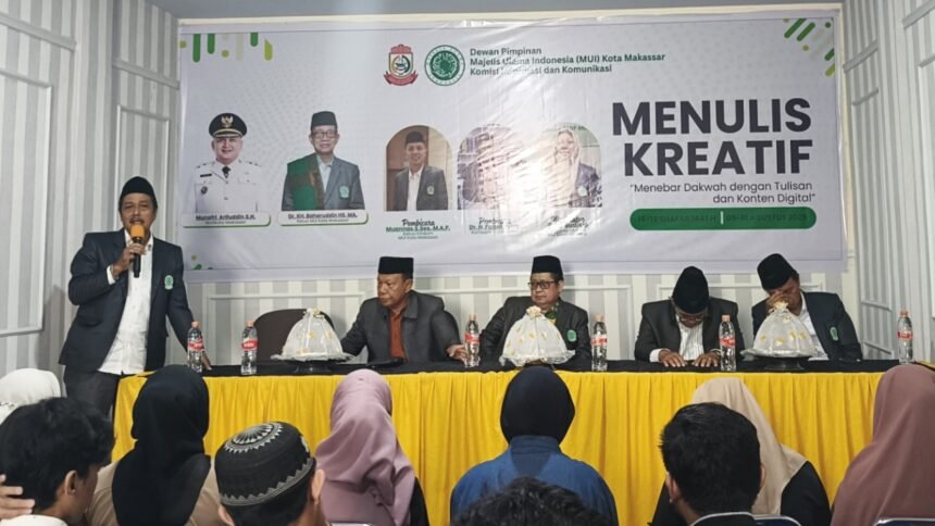 MUI Makassar menggelar workshop menulis kreatif untuk dakwah digital yang berlangsung dua hari, Sabtu dan Minggu, 9–10 Agustus 2025, di Kantor MUI Kota Makassar, Jalan Tarakan No.115B. Tampak Ketua panitia, Anwar Sanusi memberikan sambutan dalam acara tersebut.