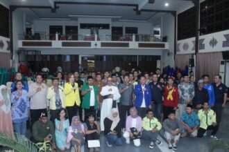 Keterangan Foto: Para peserta dari berbagai organisasi kepemudaan lintas agama dan kepercayaan berfoto bersama usai kegiatan Silaturahmi dan Dialog Lintas Agama di Aula Keuskupan Agung Makassar, Kamis (31/7/2025). Kegiatan ini mengusung semangat persatuan, toleransi, dan kepedulian terhadap lingkungan hidup.