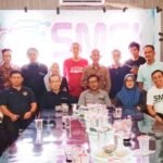 Pengurus Serikat Media Siber Indonesia (SMSI) Sulawesi Selatan berfoto bersama usai menggelar pertemuan perdana di Sekretariat SMSI Sulsel, Makassar, Sabtu (2/8/2025). Pertemuan ini menjadi langkah awal konsolidasi menjelang pelantikan resmi dan penyusunan program kerja organisasi. (tim)