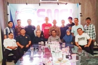 Pengurus Serikat Media Siber Indonesia (SMSI) Sulawesi Selatan berfoto bersama usai menggelar pertemuan perdana di Sekretariat SMSI Sulsel, Makassar, Sabtu (2/8/2025). Pertemuan ini menjadi langkah awal konsolidasi menjelang pelantikan resmi dan penyusunan program kerja organisasi. (tim)