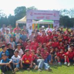 Para peserta Piala Menpora U-12 dan U-15 Zona Makassar Tahun 2025 berfoto bersama usai seremoni pembukaan di Lapangan Lantamal VI Makassar, Minggu (3/8/2025). Turnamen ini menjadi bagian dari program pembinaan atlet muda Kemenpora RI dan diikuti oleh tim-tim dari Makassar, Sidrap, serta Baubau.