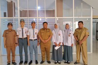 Wakil Bupati Enrekang, Andi Tenri Liwang La Tinro, secara resmi melepas empat pelajar terbaik asal Enrekang yang lolos sebagai Calon Pasukan Pengibar Bendera (Capaska) tingkat Provinsi Sulawesi Selatan tahun 2025.