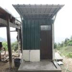 Salah satu jamban keluarga yang dibangun Satgas TMMD ke-125 Kodim 1419/Enrekang di Desa Pekalobean, Kecamatan Anggeraja, Kabupaten Enrekang. Program ini diharapkan meningkatkan kesehatan dan kebersihan lingkungan masyarakat.