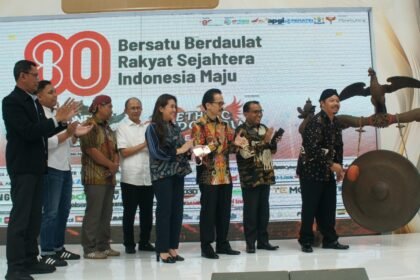 Pembukaan Indonesia Game Experience (IGX) 2025 dan Ethnic Indonesia Festival di Surabaya ditandai dengan pemukulan gong, Kamis (14/8). Acara ini menjadi simbol kolaborasi antara industri gim, teknologi, dan pelestarian budaya Nusantara.
