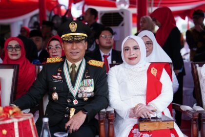 Pangdam XIV/Hasanuddin, Mayjen TNI Windiyatno, hadir bersama Ketua Persit Kartika Chandra Kirana, Ny. Infita Windiyatno.