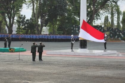 Upacara peringatan Hari Ulang Tahun ke-80 Kemerdekaan Republik Indonesia digelar di Lapangan M. Yusuf, Makodam XIV/Hasanuddin, Makassar, pada Minggu (17/8/2025).