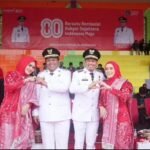 Bupati dan Wakil Bupati Enrekang bersama istri peringatan HUT ke-80 Kemerdekaan RI di Lapangan Abubakar Lambogo, Minggu (17/8/2025). 