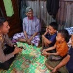 Kapolres Gowa sambangi rumah dua bocah pemungut sisa makanan yang viral di media sosial pada Senin malam lalu, 18 Agustus 2025, di Jalan KH Agus Salim, Kecamatan Somba Opu, Gowa.