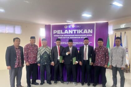 Pelantikan Direktur Pascasarjana dan Ketua Program Studi UNIMEN berlangsung di Auditorium Kampus I Enrekang, Kamis (21/8/2025), menandai dimulainya operasional Program Pascasarjana usai terbitnya izin Prodi S2 Pendidikan Dasar.