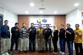 Pengurus SMSI Sulsel bersilaturahmi ke Kanwil DJP Sulselbartra di Makassar, membahas sinergi sosialisasi kebijakan perpajakan dan rencana pelantikan pengurus baru periode 2025–2030.