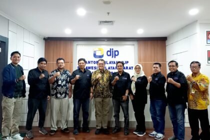 Pengurus SMSI Sulsel bersilaturahmi ke Kanwil DJP Sulselbartra di Makassar, membahas sinergi sosialisasi kebijakan perpajakan dan rencana pelantikan pengurus baru periode 2025–2030.