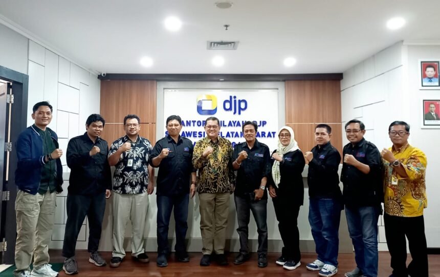 Pengurus SMSI Sulsel bersilaturahmi ke Kanwil DJP Sulselbartra di Makassar, membahas sinergi sosialisasi kebijakan perpajakan dan rencana pelantikan pengurus baru periode 2025–2030.