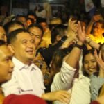 Warga memadati Jalan Kandea, Kecamatan Bontoala, Makassar, untuk merayakan Pesta Rakyat HUT ke-80 RI yang dihadiri Walikota Makassar dan jajaran Pemkot serta berbagai tokoh masyarakat dengan suasana meriah dan penuh kebersamaan. (pl/mp)