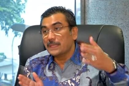 Prof. Dr. Harris Arthur Hedar, SH, MH, memberikan penjelasan mengenai pentingnya program sekolah rakyat dan pendekatan holistik untuk memutus rantai kemiskinan melalui pendidikan.
