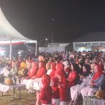 Ribuan warga Tamalanrea memadati Lapangan Talla’ BTP, Makassar, dalam Pesta Rakyat HUT ke-80 RI yang berlangsung meriah dengan penuh kebersamaan.