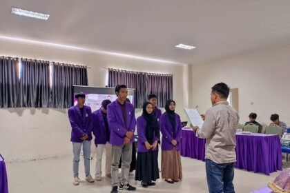 Pelantikan Komisi Pemilihan Umum Mahasiswa (KPUM) Universitas Muhammadiyah Enrekang digelar di Kampus I UNIMEN, Rabu (27/8/2025). Acara ditandai pembacaan SK Rektor dan sumpah jabatan anggota KPUM untuk mempersiapkan Pemilihan BEM periode 2025–2026.