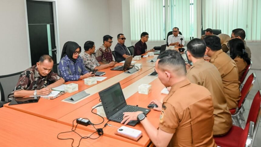 Pejabat Kemendagri bersama Pemerintah Kabupaten Buol menggelar rapat koordinasi membahas percepatan penyediaan rumah layak huni bagi masyarakat berpenghasilan rendah di Jakarta, 26 Agustus 2025.