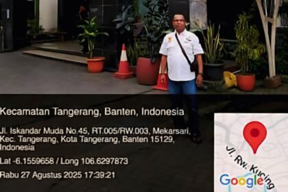 Syamsul Bahri, Ketua DPD LSMKPK sekaligus Ketua DPD GWI Provinsi Banten, saat berada di depan kantor Dinas Lingkungan Hidup Kota Tangerang, Rabu (27/8/2025). Ia menegaskan akan membawa dugaan ketidaktransparanan dana APBD DLH ke ranah hukum.