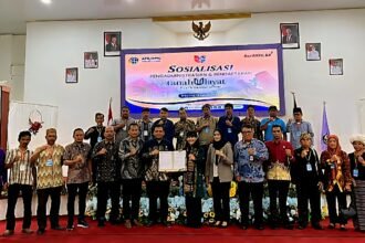 Pemerintah Kabupaten Enrekang bersama Kementerian ATR/BPN menggelar sosialisasi pengadministrasian dan pendaftaran tanah ulayat sebagai langkah memperkuat kepastian hukum dan melindungi hak masyarakat adat. Kegiatan ini dihadiri jajaran pemerintah daerah, tokoh adat, serta perwakilan ATR/BPN.