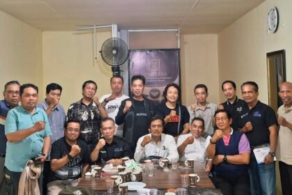 Pengurus dan anggota SMSI Sulsel berpose bersama usai rapat persiapan Musyawarah serta pelantikan pengurus provinsi yang akan digelar pada 10–11 September 2025 di Makassar.