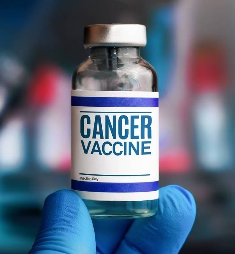 Botol vaksin bertuliskan Cancer Vaccine menggambarkan inovasi medis terbaru, sejalan dengan pengumuman Rusia tentang uji coba vaksin kanker berbasis mRNA yang akan diberikan gratis bagi pasien. (TASS/Economic Times/GlobeEyeNews/HO/MP)
