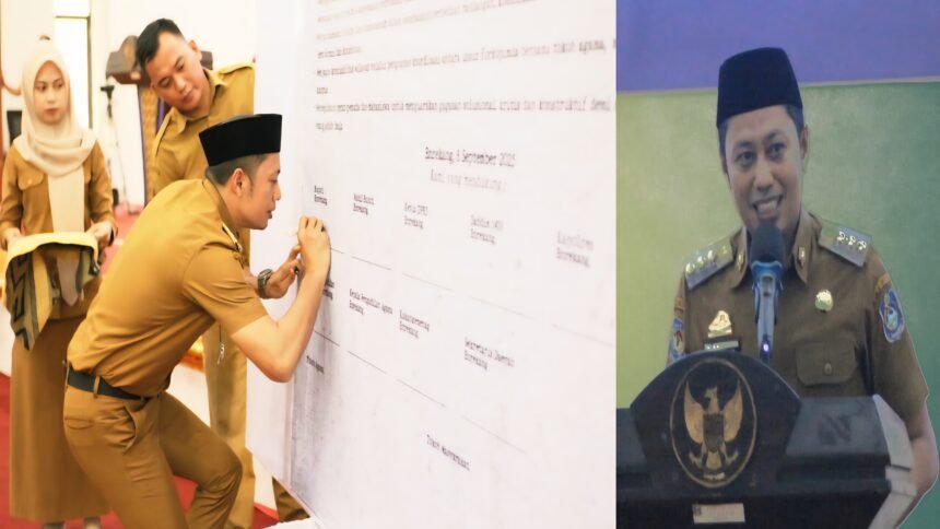 Bupati Enrekang, H.M. Yusuf Ritangnga menandatangani Deklarasi Damai Menuju Indonesia Damai dan Enrekang Sejahtera usai perayaan Maulid Nabi Muhammad SAW di ruang pola Kantor Bupati Enrekang, Senin (8/9/2025).