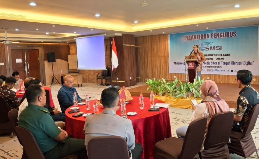 Sekjen SMSI Pusat, Makali Kumar, menyampaikan gagasan tiga wakil presiden saat pelantikan Pengurus SMSI Sulsel di Makassar, Kamis (11/9/2025).