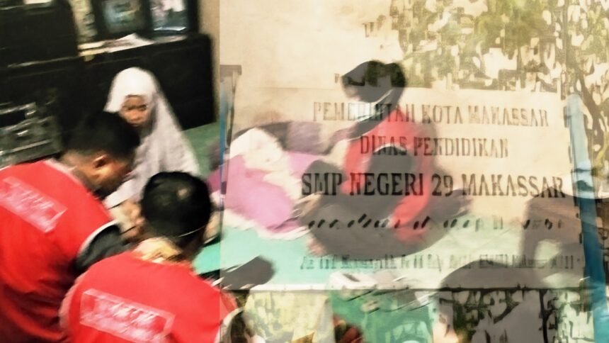 Petugas DP3A Makassar memberikan pendampingan kepada orangtua dan siswi SMP Negeri 29 Makassar yang diduga mengalami kekerasan dari gurunya.