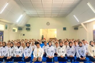 Pegawai dan warga binaan Lapas Kelas IIA Tangerang mengikuti doa bersama lintas agama untuk keselamatan bangsa di aula lapas, Senin (01/9/2025). Kegiatan berlangsung khidmat dengan penuh kekhusyukan.